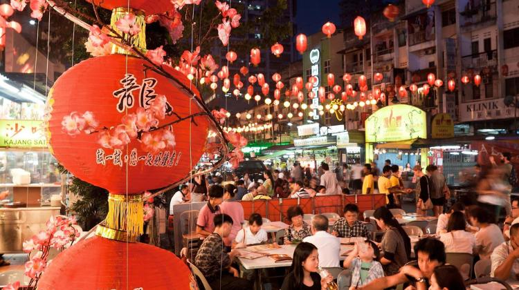 Jalan Alor food street with many restaurants